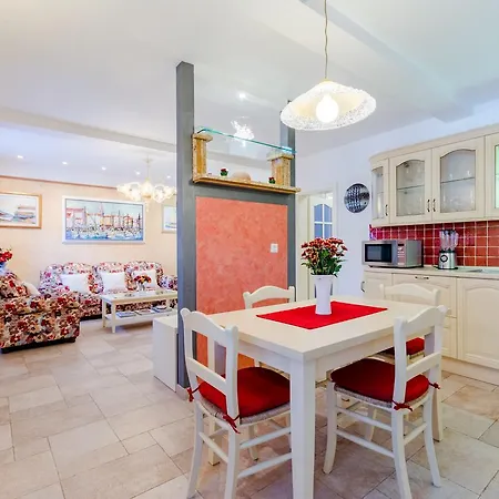 Apartments Villa Camellia - Adults Only Supetar Exterior photo