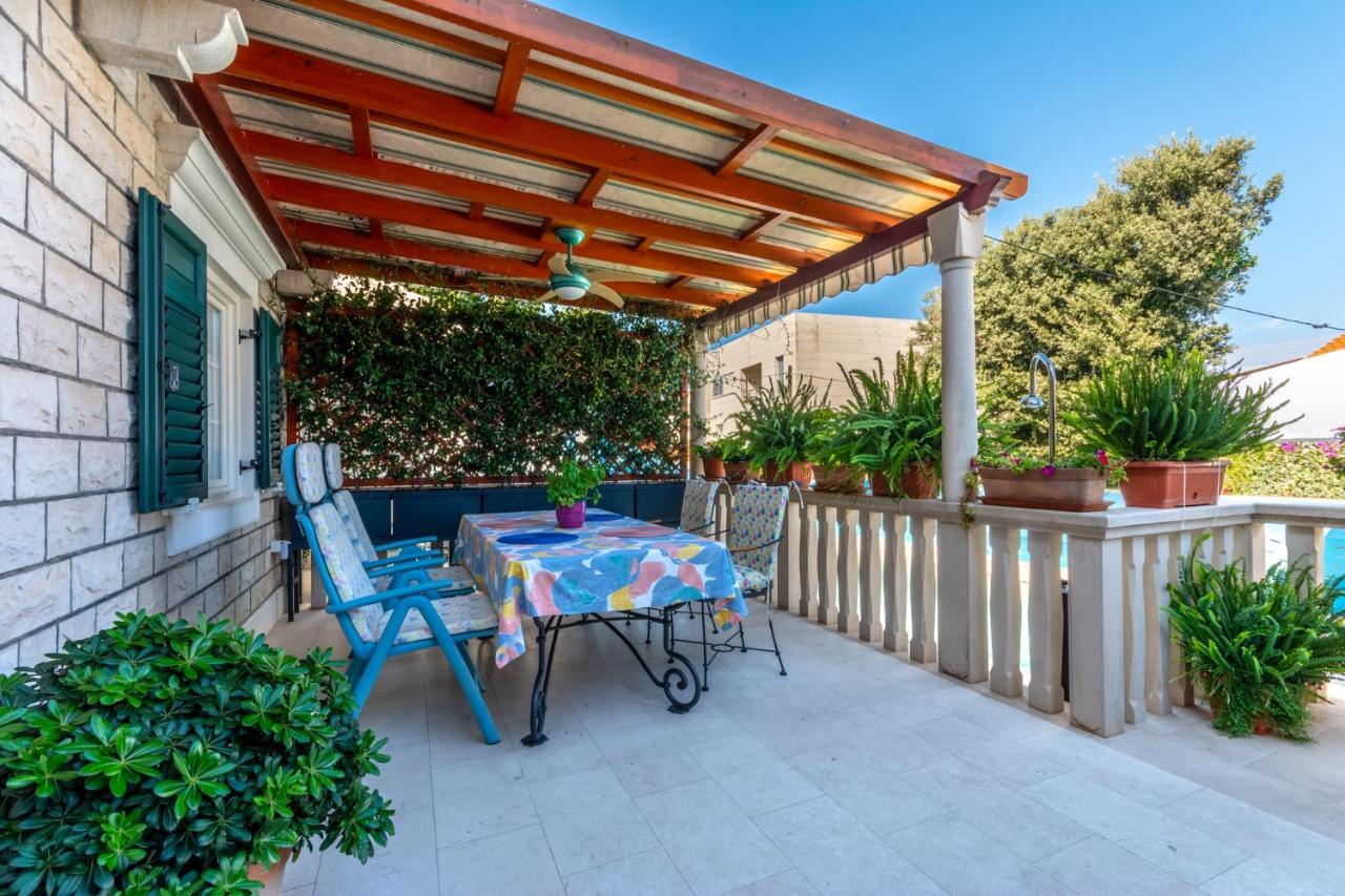 Camellia - Adults Only Apartment Supetar